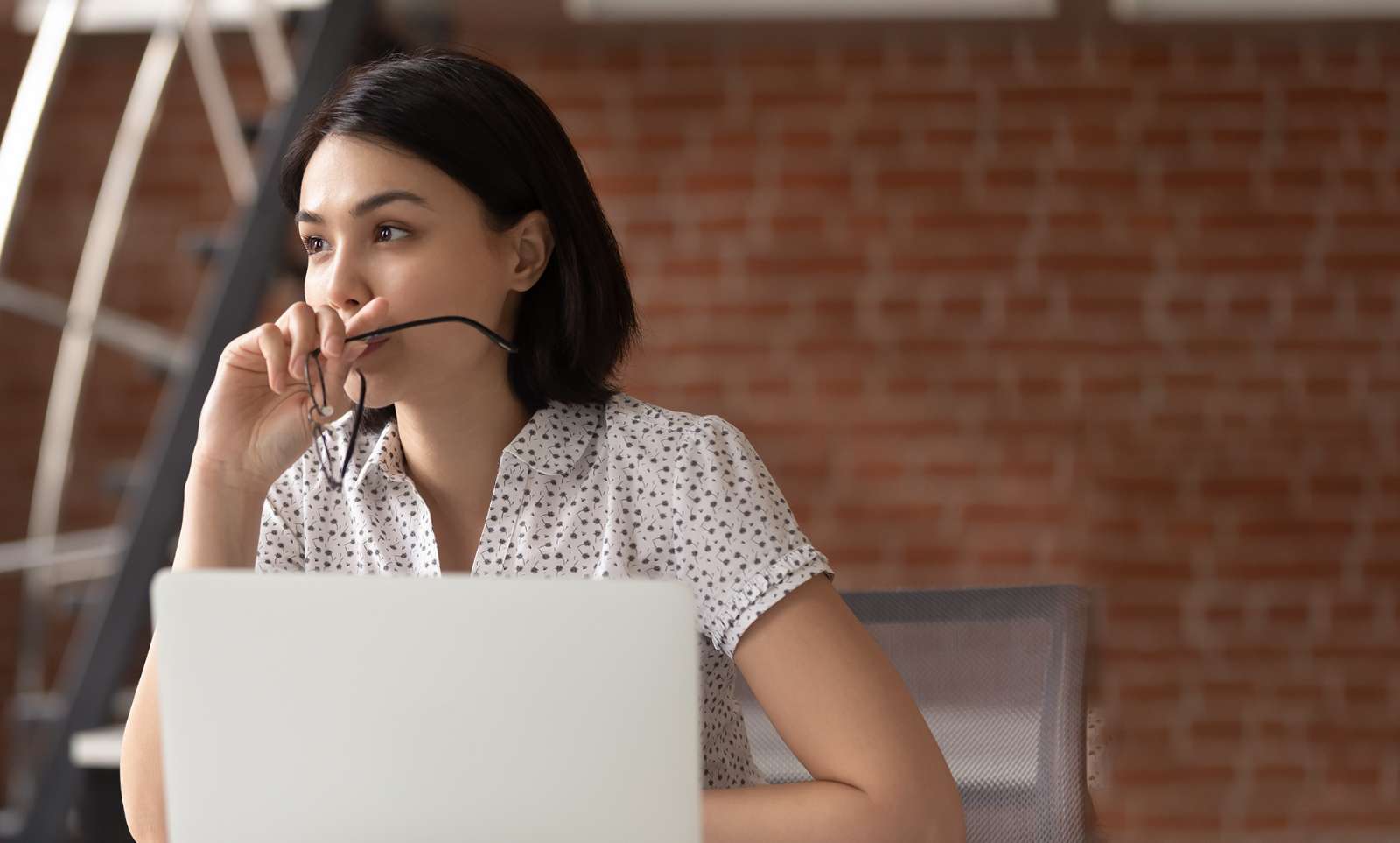 woman at computer contimplating getting lasik surgery