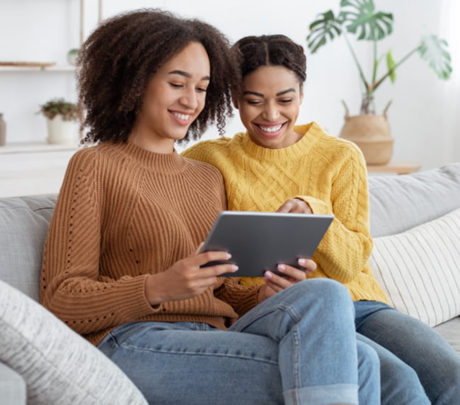 two young women learning more about parkhurst LASIK procedures