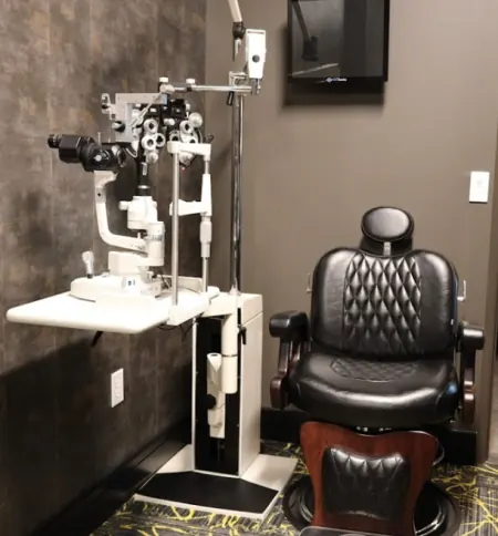 Picture of the exam room at Parkhurst NuVision New Braunfels office